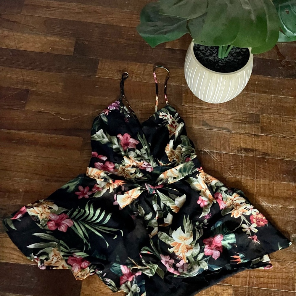 NWT Fashion Nova ‘Dream On’ Romper - Picture 3 of 8
